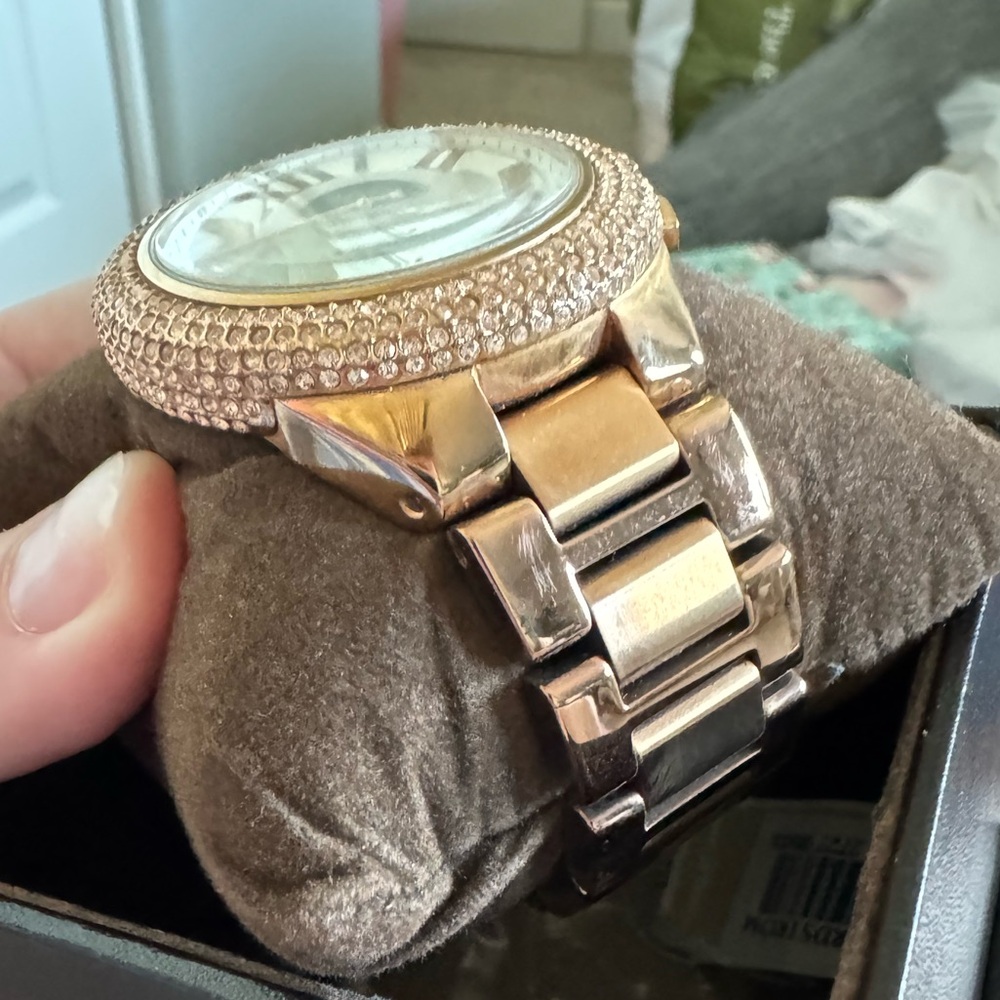 Stunning Michael Kors Rose Gold Chronograph Watch with Crystal Bezel - Picture 3 of 3